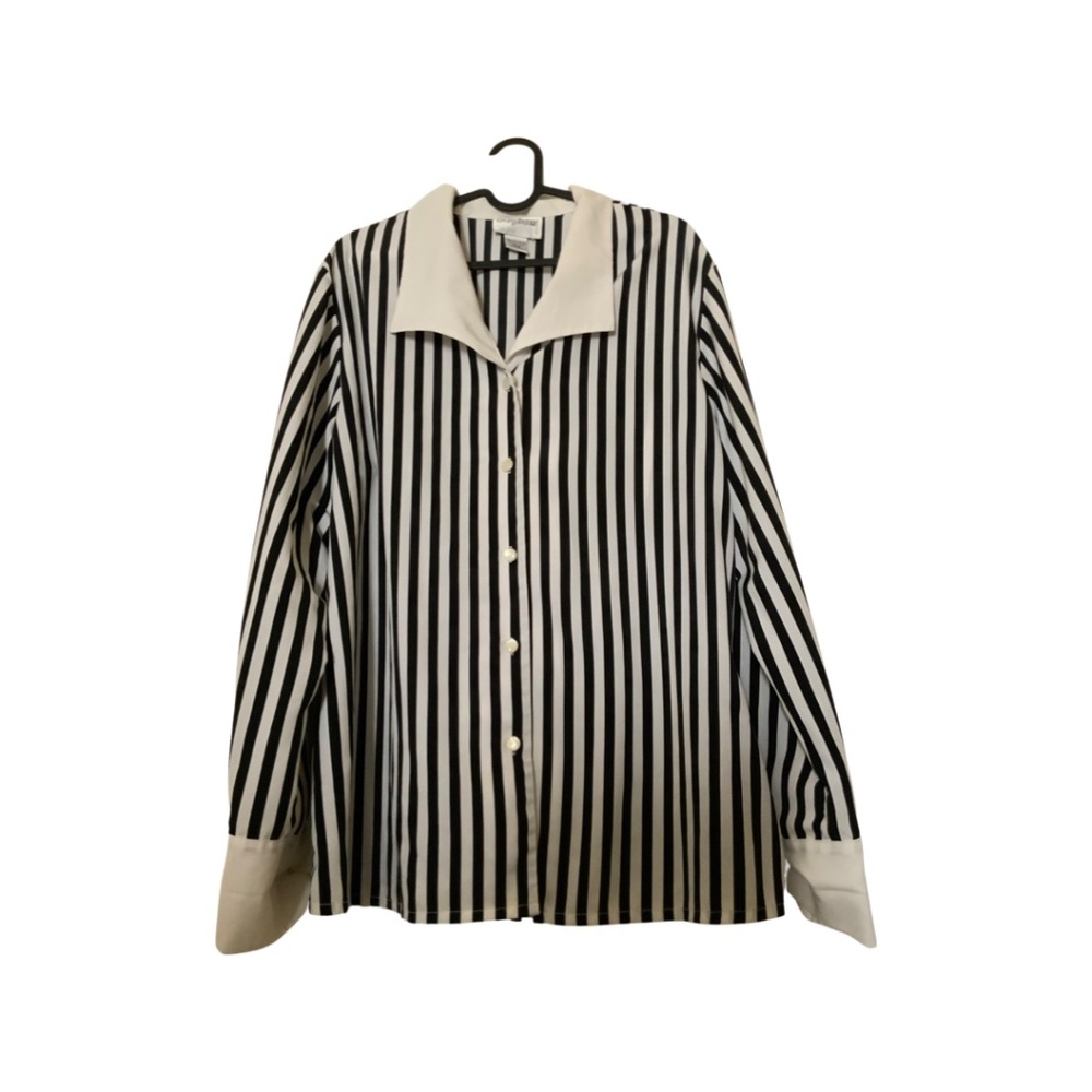 Grove Avenue 16W Women’s Black and White Pinstripe Button-Up Top